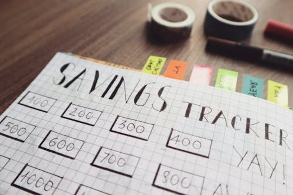 Tracking savings with a detailed savings tracker to reach your financial goal