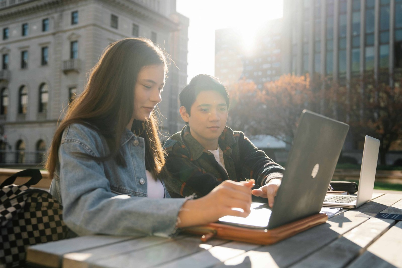 International students studying together in the USA and exploring side hustle opportunities.